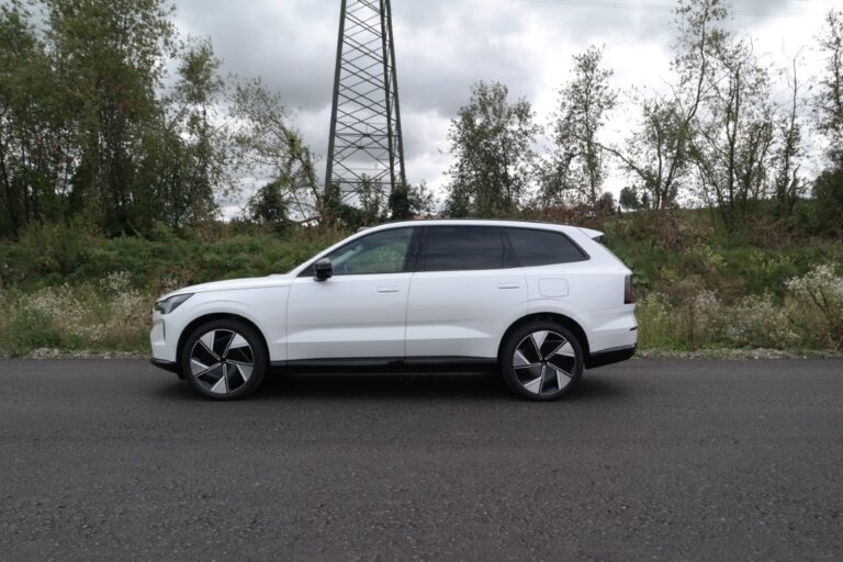 Volvo EX90