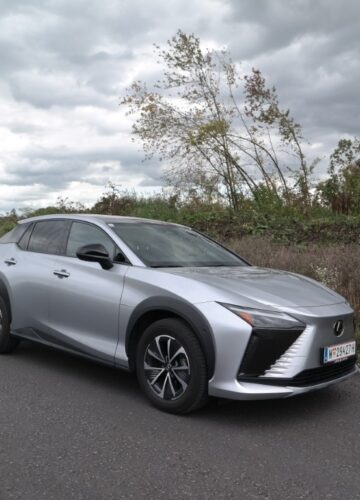 Lexus RZ