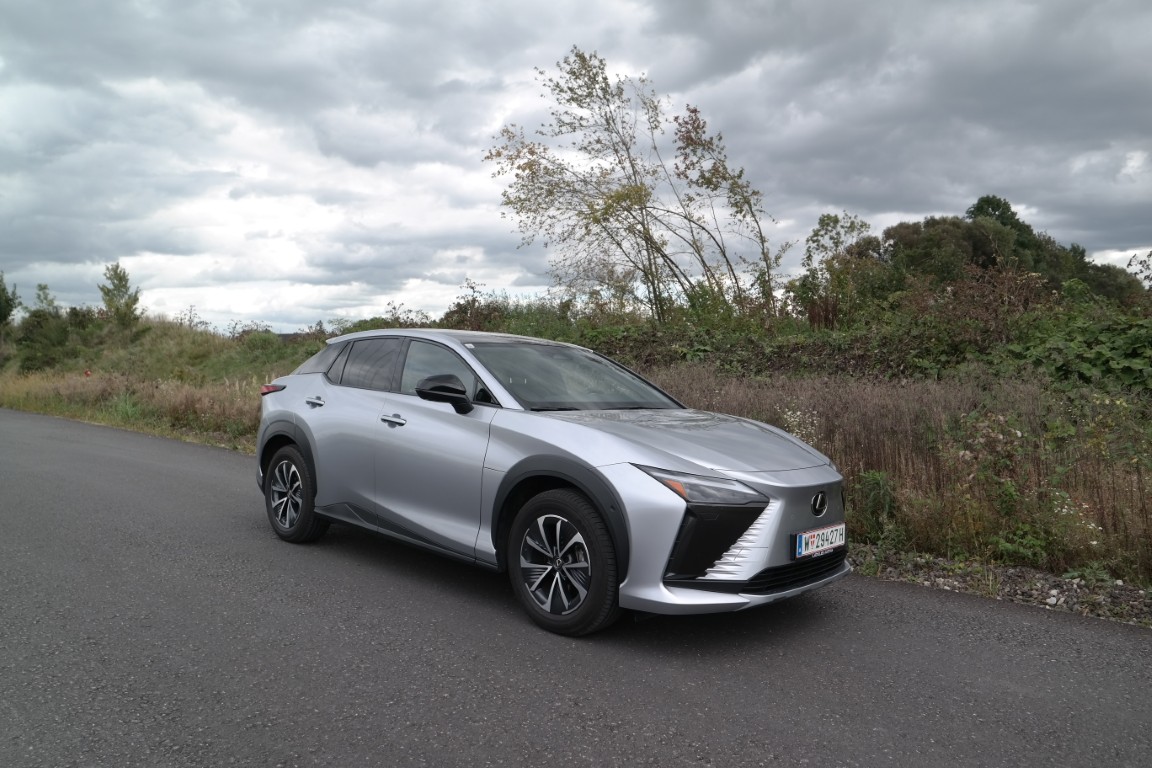 Lexus RZ