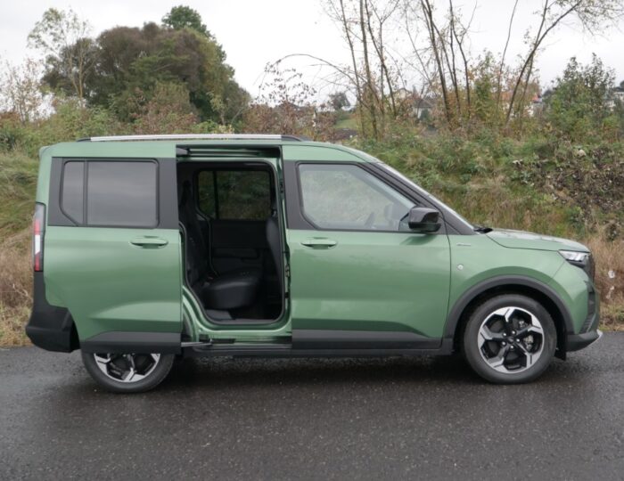 Ford E-Tourneo Courier