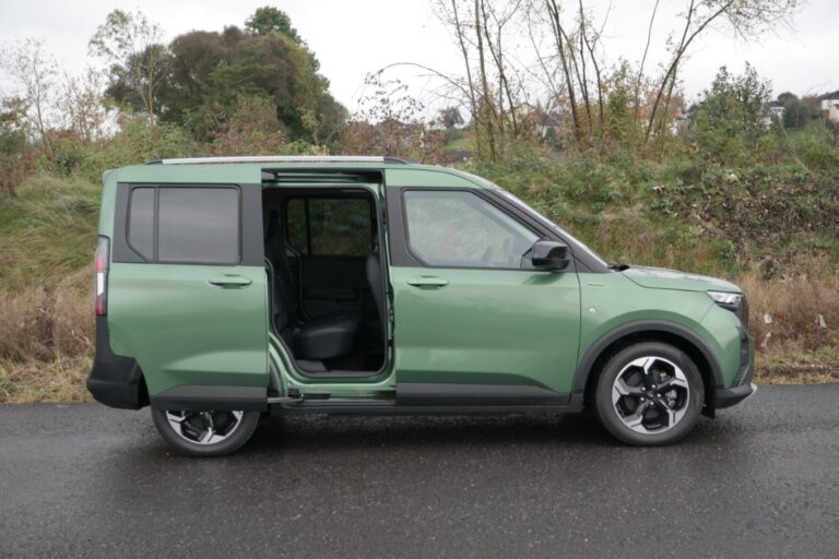 Ford E-Tourneo Courier