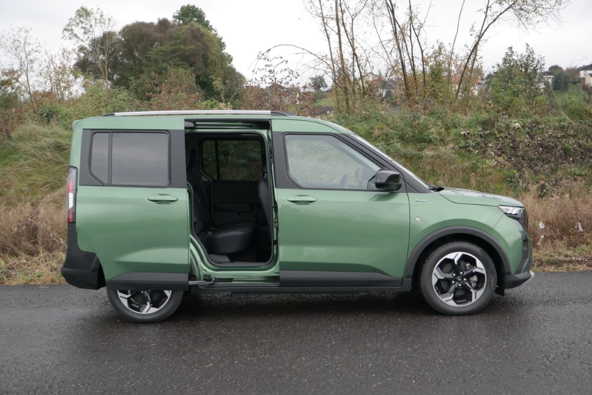 Ford E-Tourneo Courier