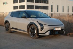 Kia EV4 GT-Line: Geräumiger elektrischer Hatchback mit niedrigem Verbrauch