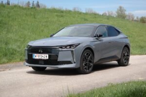 DS N°4 Hybrid im Test: Französischer Stil, deutscher Alltag