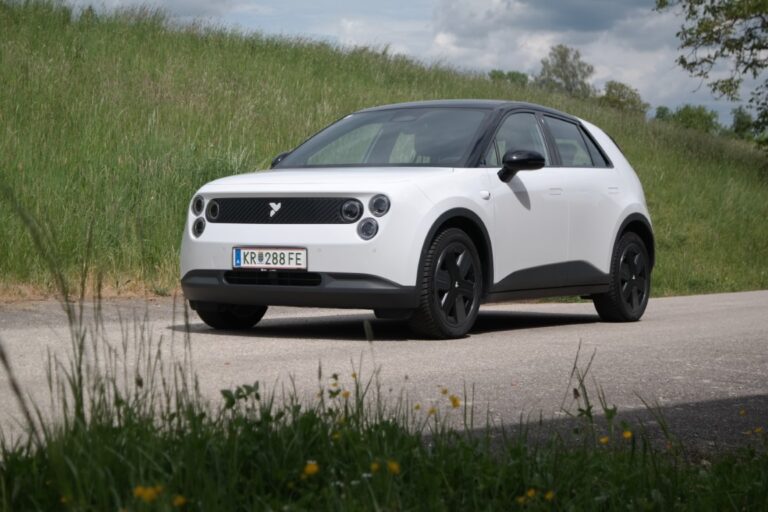 NIO firefly select