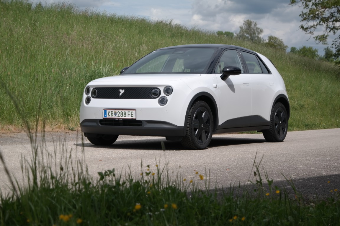 NIO firefly select