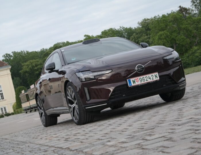 Volvo ES90