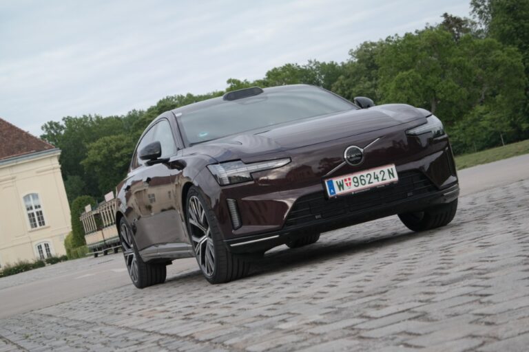 Volvo ES90