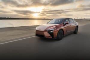 Lexus ES 2026: Neue Generation startet als Hybrid und Elektro-Limousine
