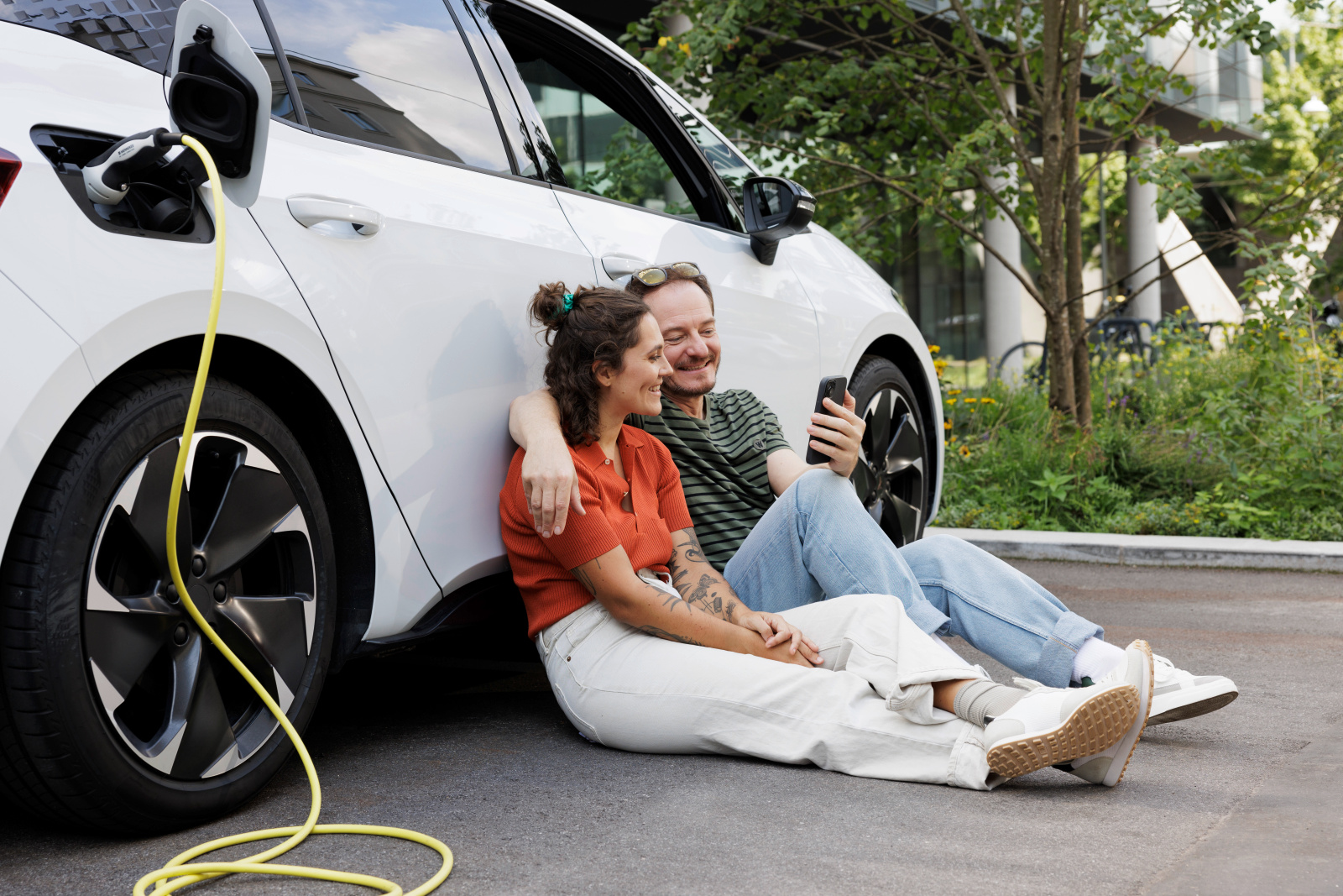Zufrieden mit dem Elektroauto