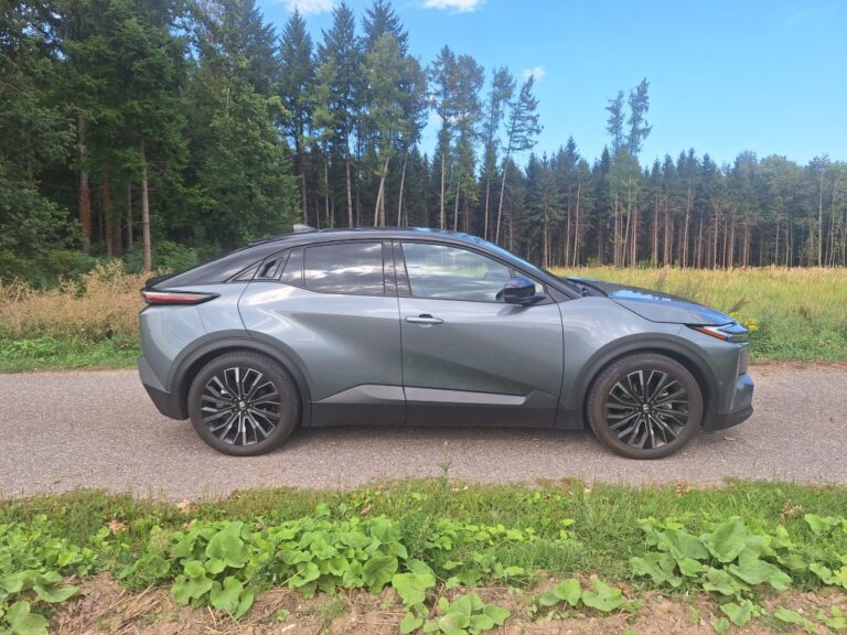 Toyota C-HR+